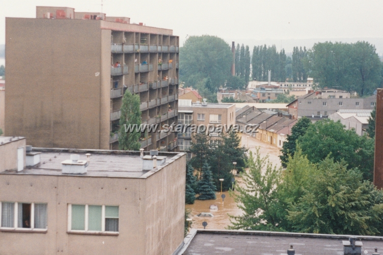 holasicka (21).jpg - Ulice při povodni v roce 1997